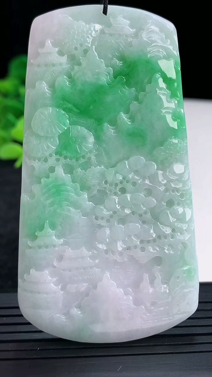 天然A货翡翠山水牌吊坠尺寸76.6-42-5.4重量:44.35g
4月13日