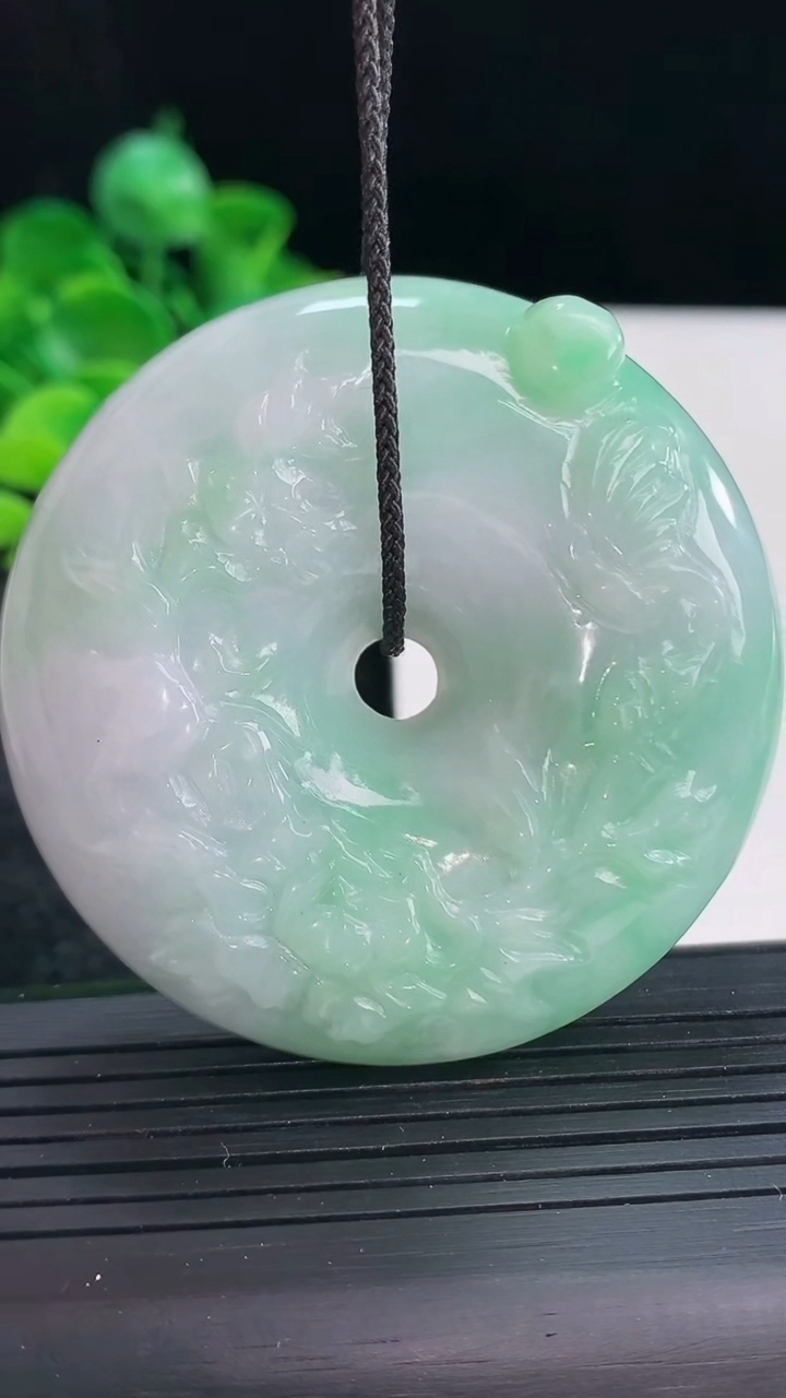 天然A货翡翠鸟语花香 平安扣吊坠尺寸55-12重:72.79g049
4月13日