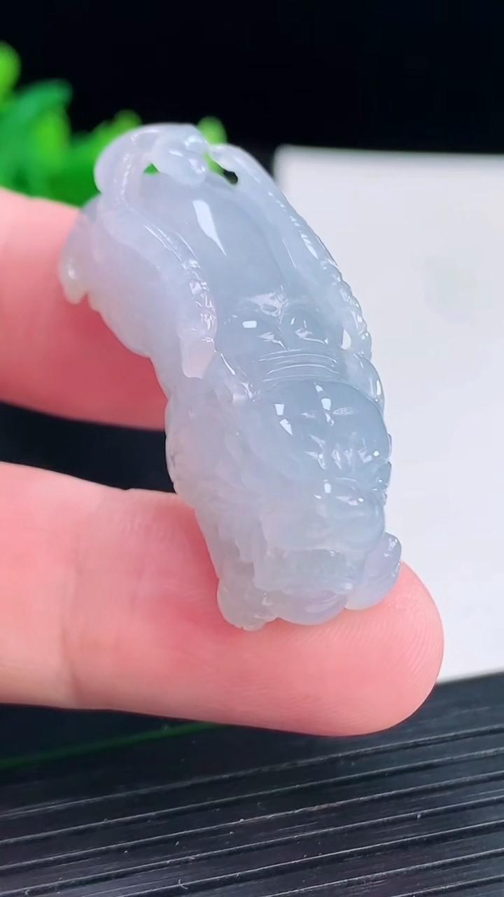 天然A货翡翠紫罗兰貔貅吊坠，尺寸39-13-18重量:20.64g
4月13日