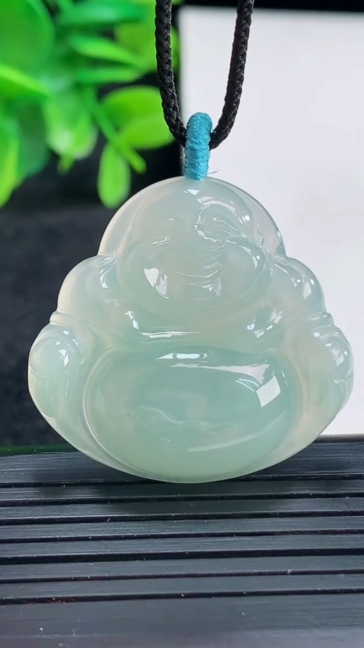 天然A货翡翠佛公吊坠尺寸32.4-34.1-6.1重量:10.00g
4月13日