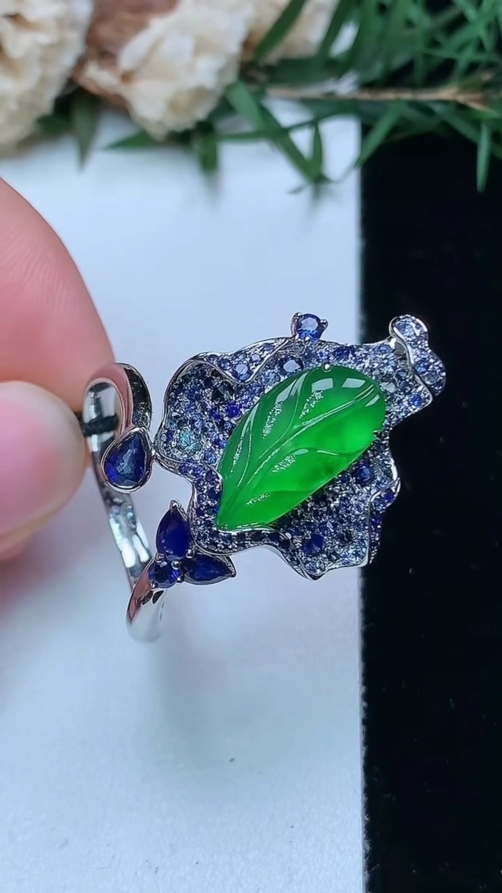 天然A货翡翠金枝玉叶 叶子戒指，尺寸19.4-15-7.5，重量:6.74g
4月13日