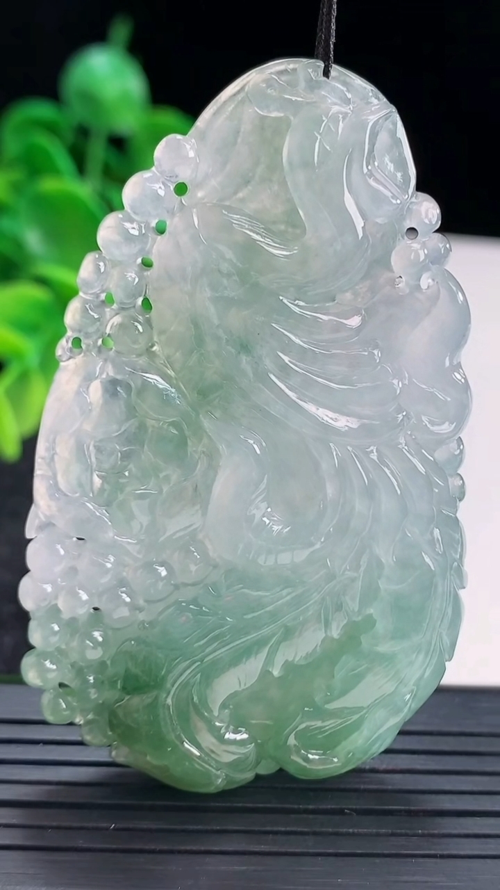 天然A货翡翠凤凰吊坠尺寸69-41.7-10重量:44.81g
4月13日