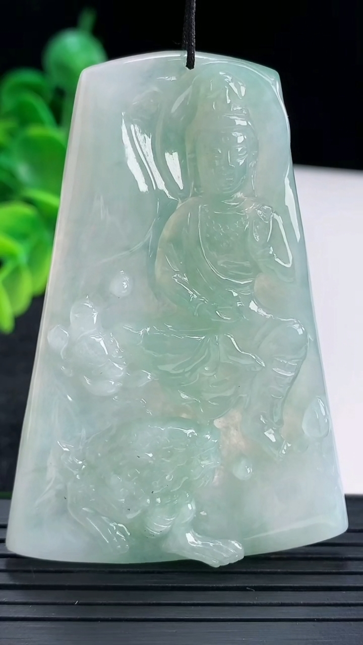 天然A货翡翠文殊菩萨吊坠尺寸67.6-47.1-5.8重量:31.42g
4月13日