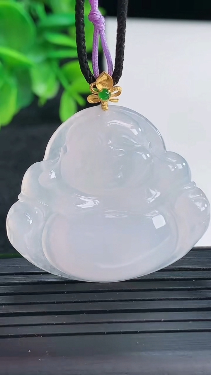 天然A货翡翠佛公吊坠尺寸39.6-38.4-5.8重量:11.66g
4月13日