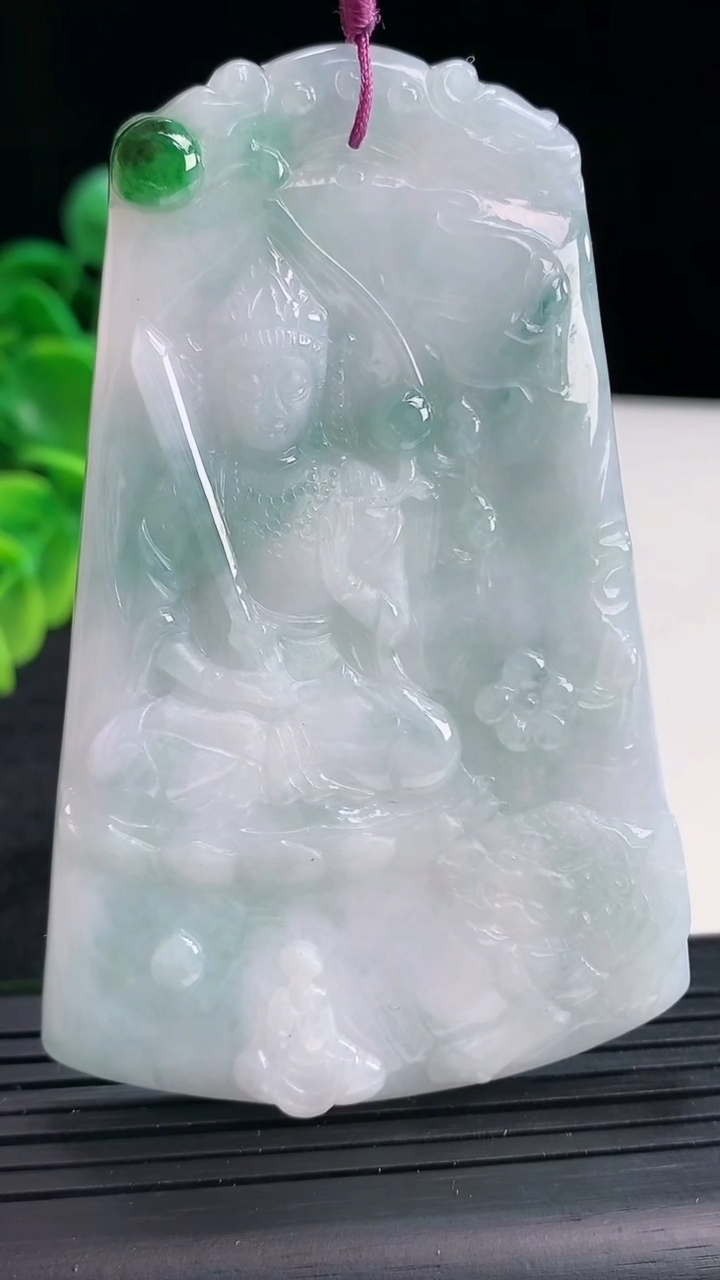 天然A货翡翠飘花文殊菩萨吊坠尺寸79.9-51.8-5.9重量:42.24g
4月13日