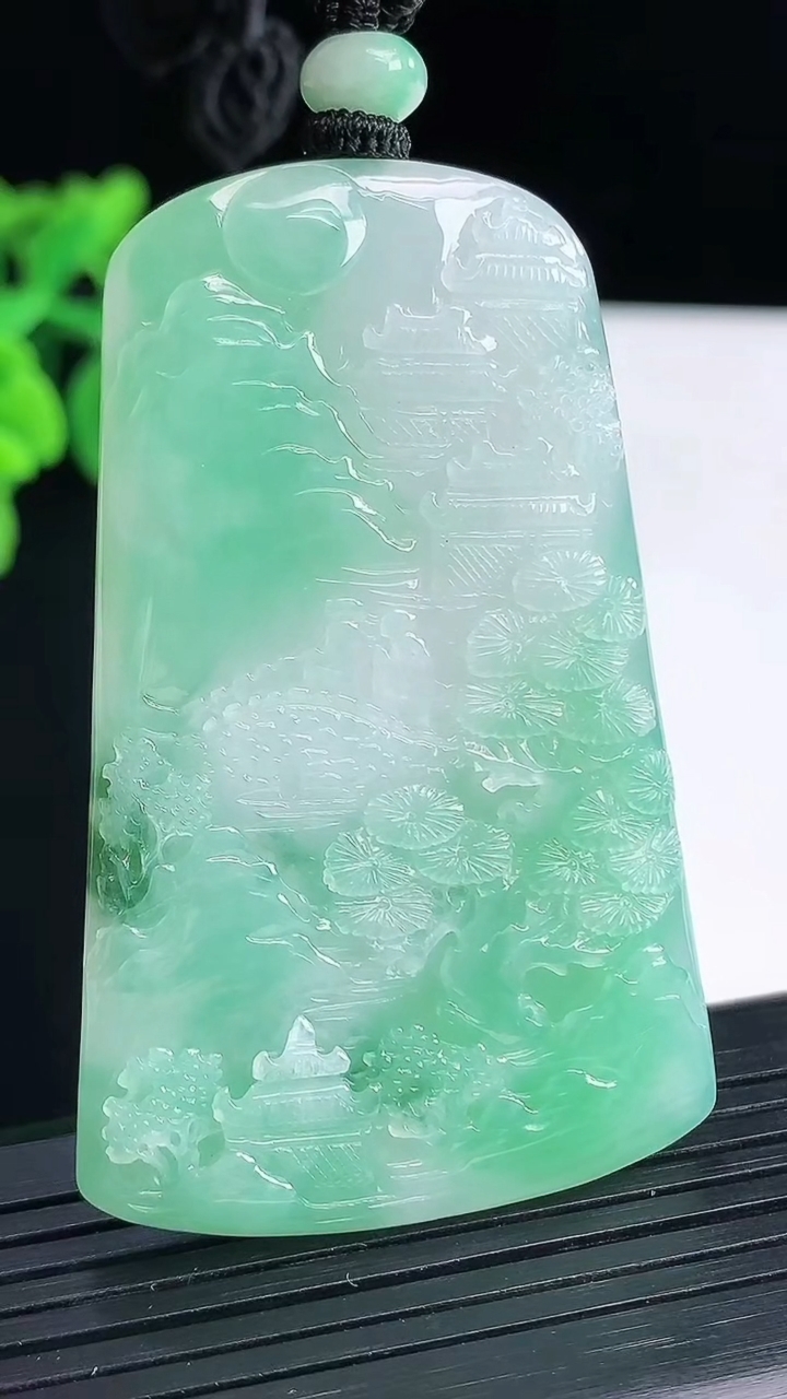 天然A货翡翠山水牌吊坠，尺寸62-39-5.2重量:35.71g
4月13日