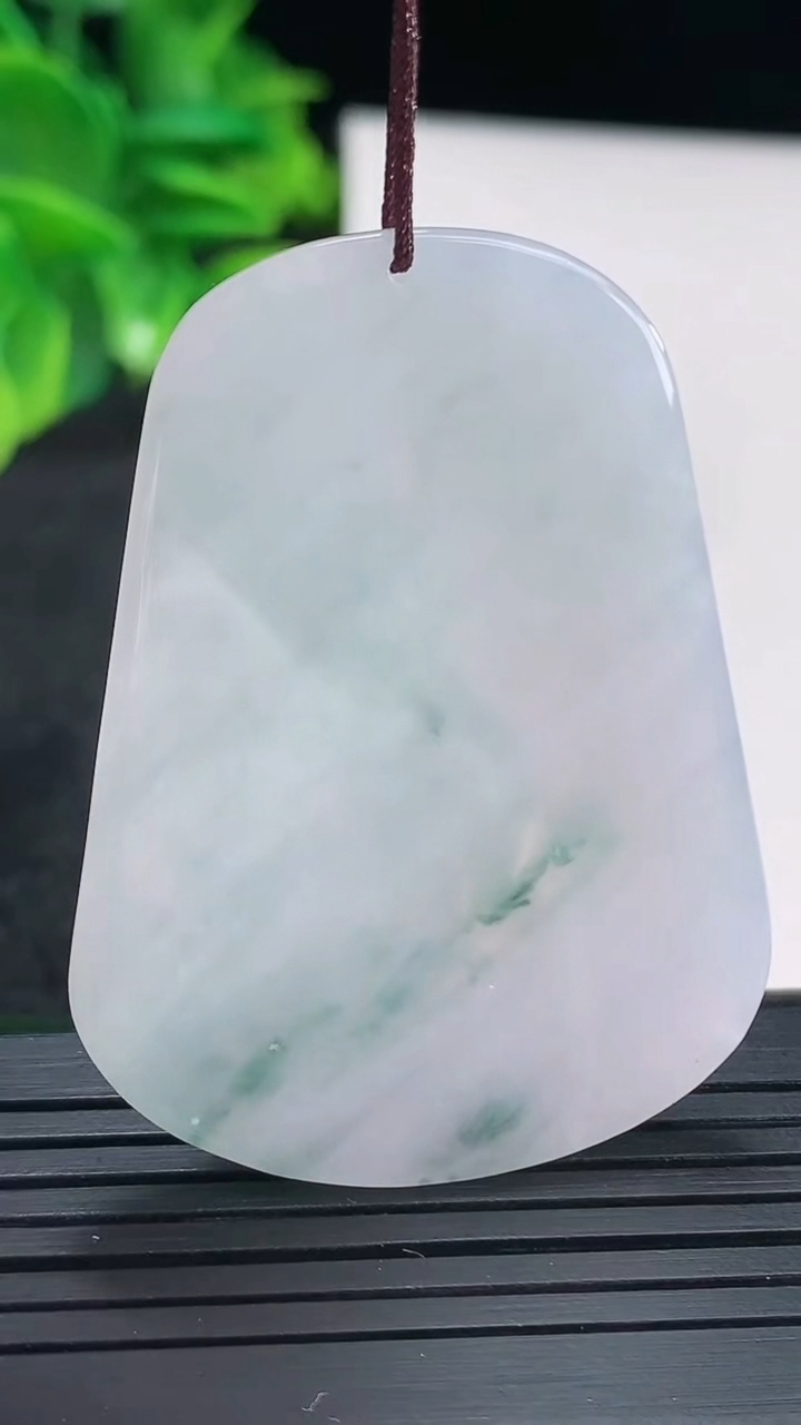 天然A货翡翠飘花普贤菩萨吊坠尺寸48.5-36.3-5.4重量:19.91g
4月13日