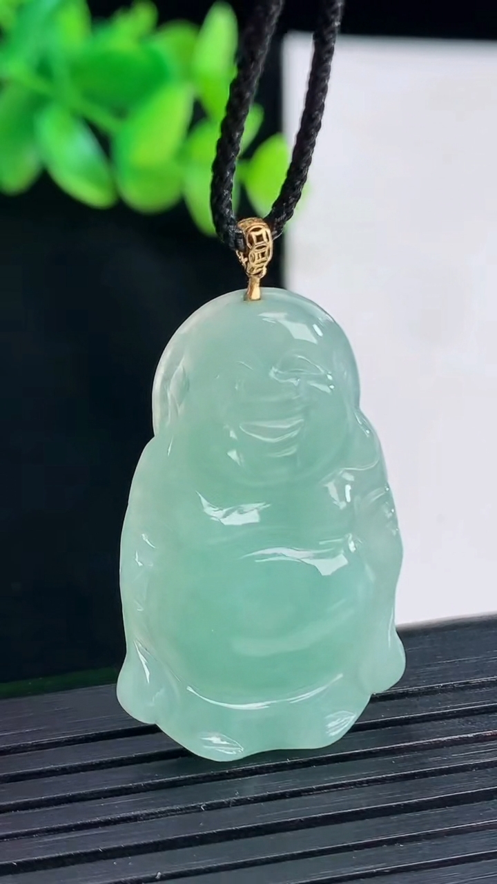 天然A货翡翠站佛吊坠，尺寸36-23-6重量:7.20g
4月13日