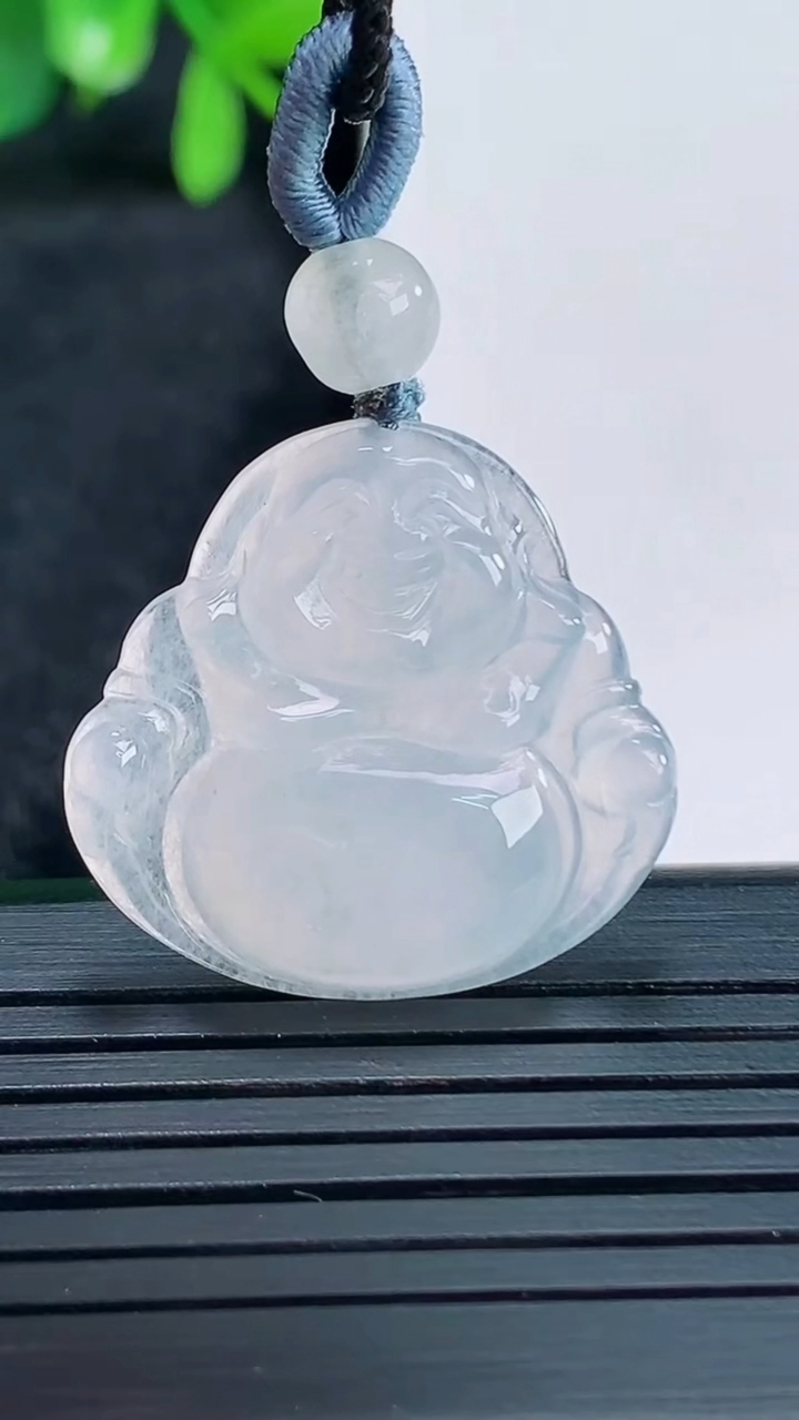 天然A货翡翠佛公吊坠尺寸23.9-25.2-3.9重量:4.04g
4月13日