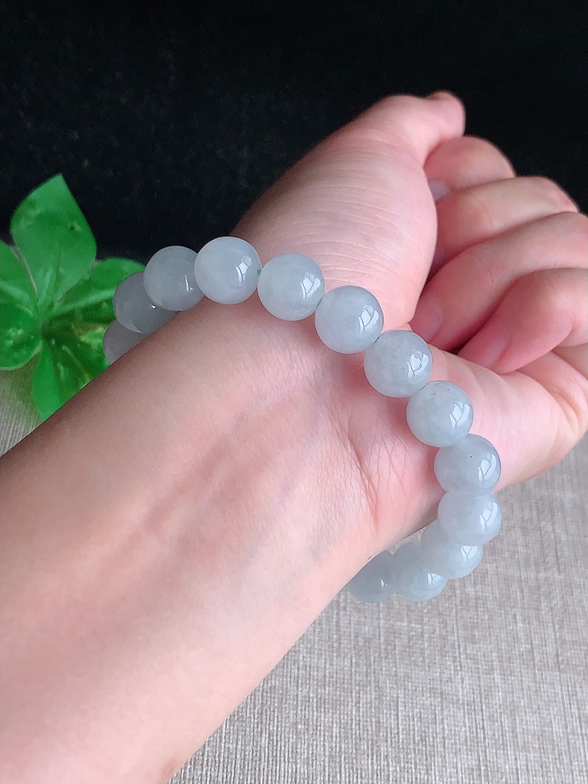 天然A货翡翠白冰圆珠佛珠手串19颗 
尺寸10.4mm 重量36.50g 0412