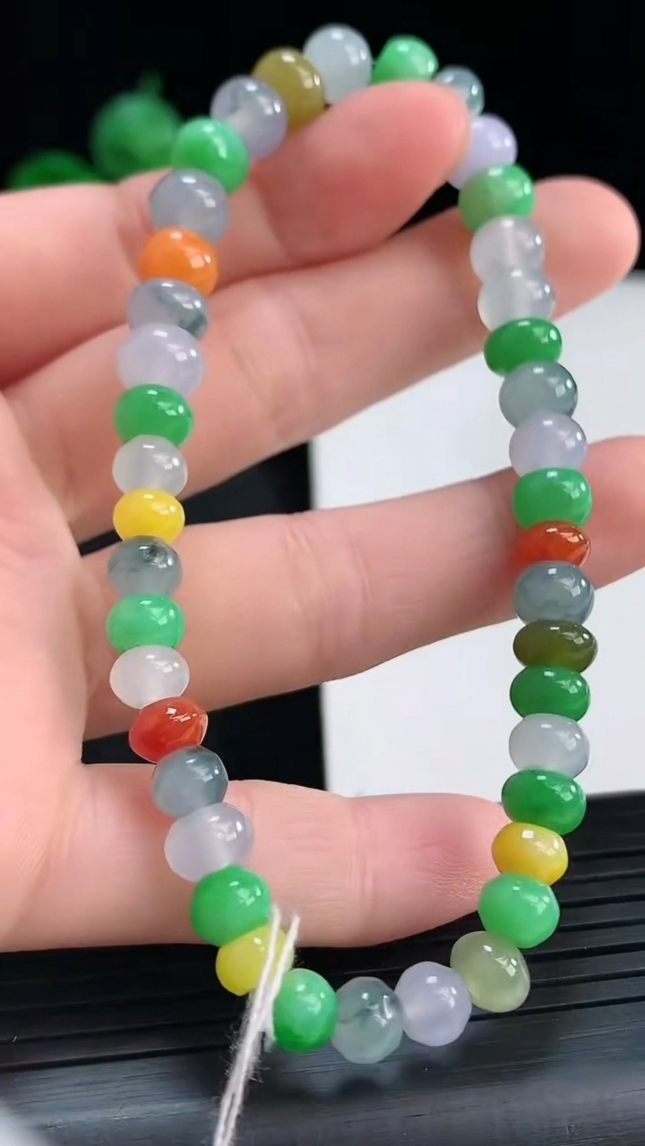 天然A货翡翠四彩算盘珠手串尺寸6.5-4.9重量:17.03g4月13日
工厂直销收藏佳品,种好水足，色泽均匀，有种有色，上手高大气！
