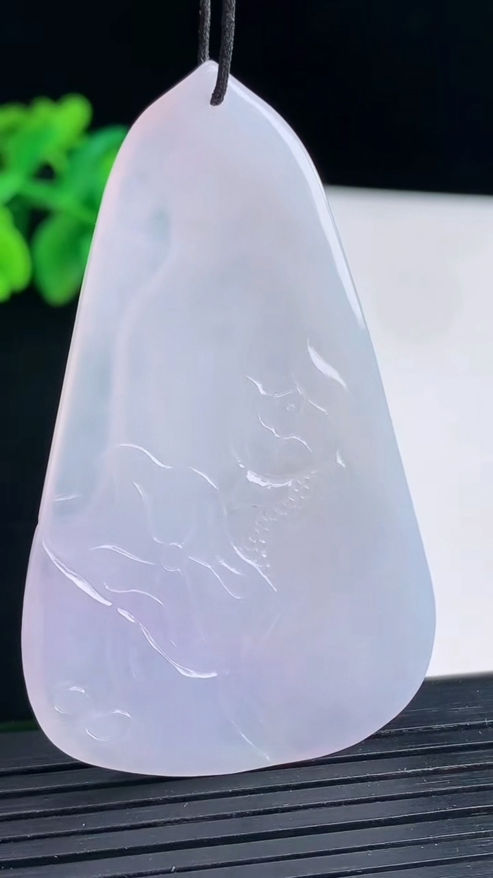 天然A货翡翠紫罗兰素衣观音吊坠，尺寸64-39.5-4.5重量:23.15g
4月13日