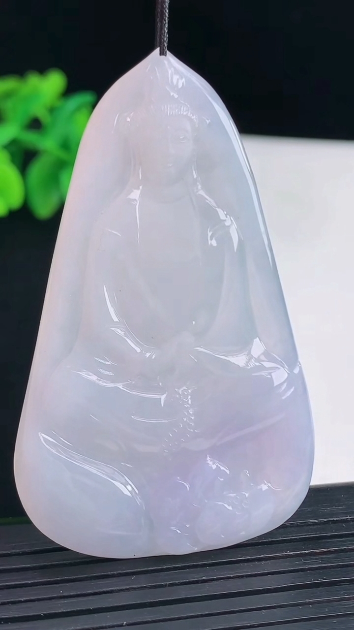 天然A货翡翠紫罗兰素衣观音吊坠，尺寸64-39.5-4.5重量:23.15g
4月13日