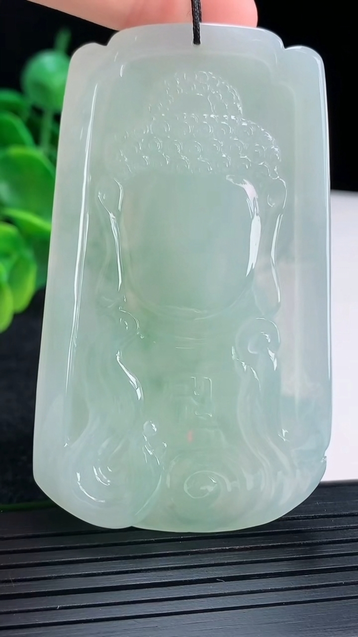 天然A货翡翠度母观音吊坠尺寸76-43.1-10.8重量:66.80g
4月13日