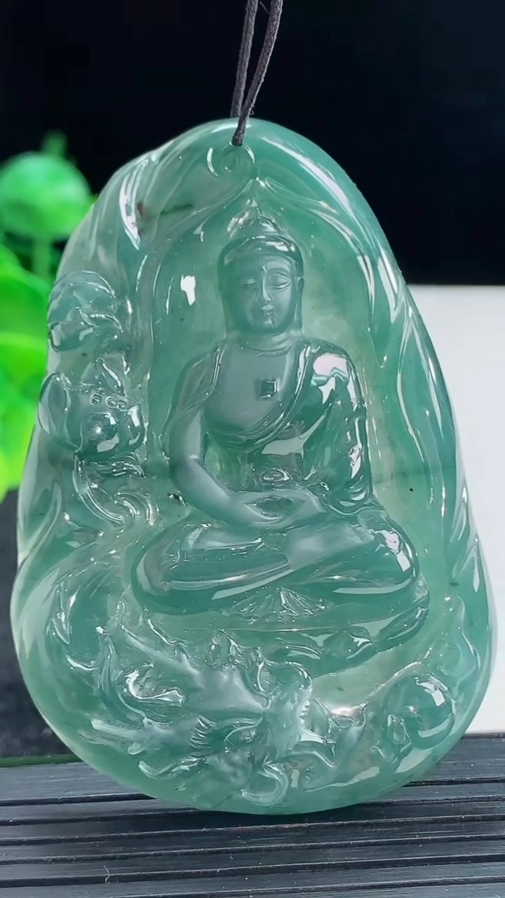 天然A货翡翠蓝水大日如来吊坠尺寸68-47-9重:48.90g049
4月13日