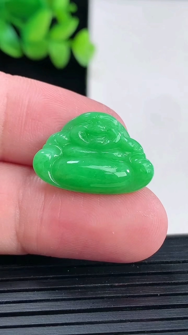 天然A货翡翠满满佛公吊坠，尺寸15.5-22-4.5重量:2.34g
4月13日