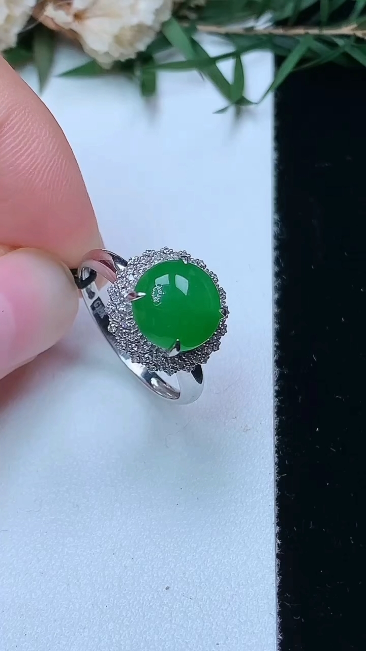 天然A货翡翠蛋面戒指，尺寸17-8.6，重量:2.97g2026年4月13日
工厂直销收藏佳品,种好