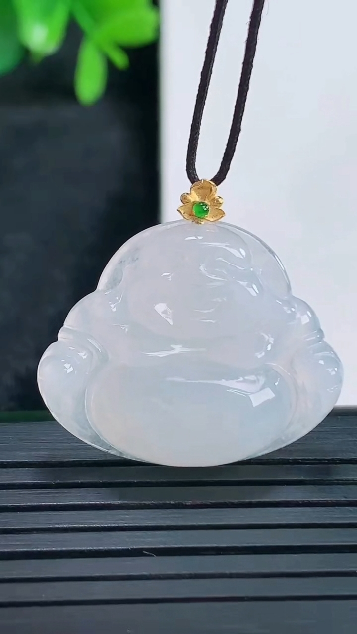 天然A货翡翠佛公吊坠尺寸26.9-28.3-5.3重量:5.02g
4月13日