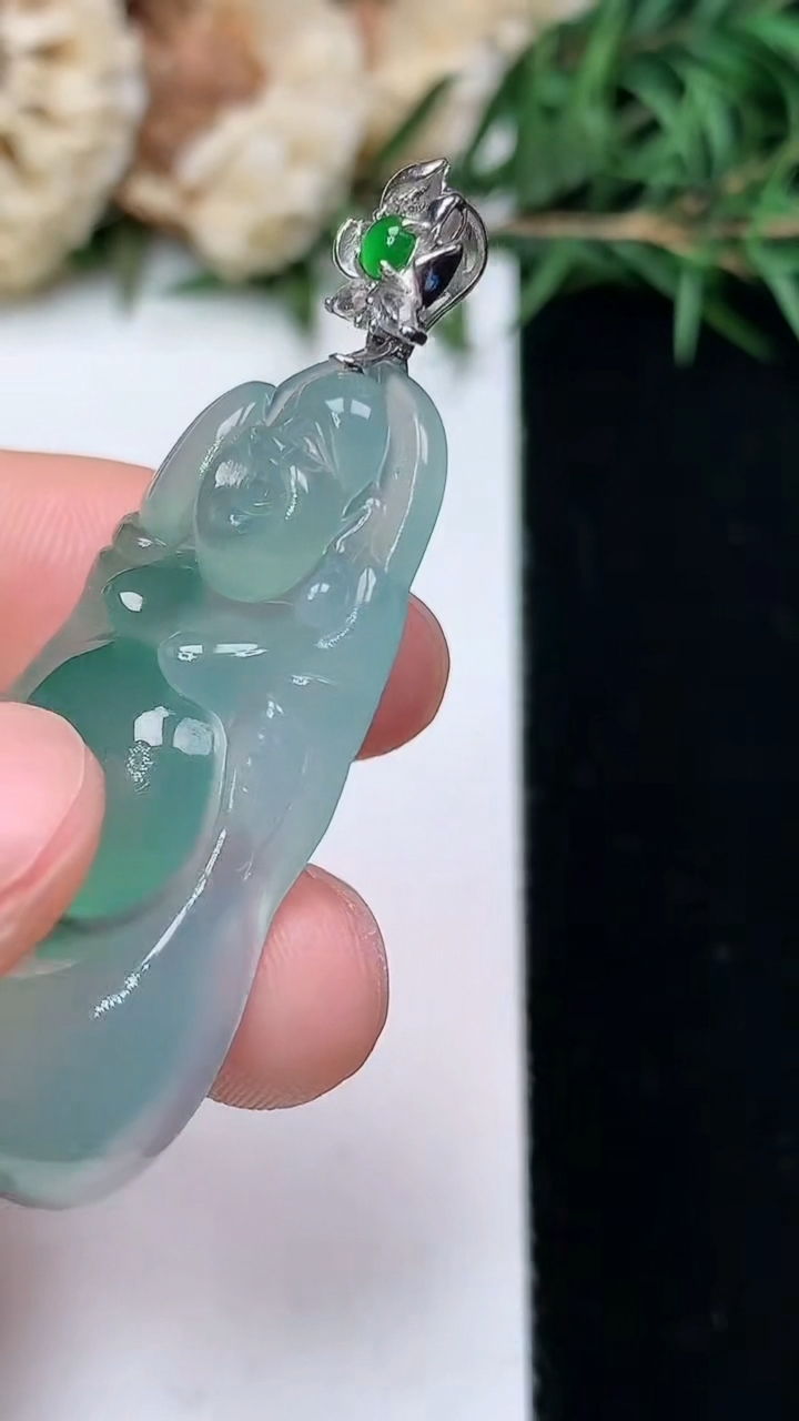 天然A货翡翠布袋佛吊坠，尺寸38-22.7-6.7，重量:9.54g
4月13日