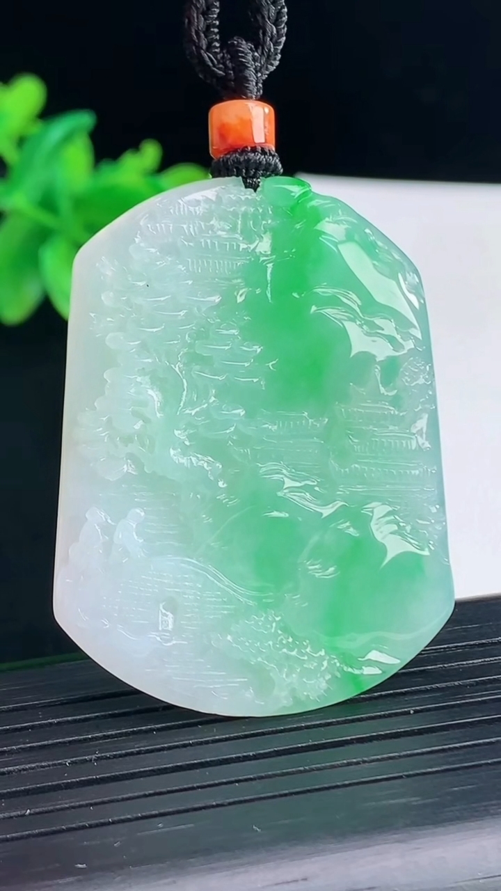 天然A货翡翠山水牌吊坠，尺寸48-36-5重量:21.77g
4月13日