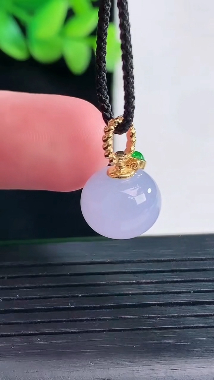天然A货翡翠18k金紫罗兰圆珠吊坠，尺寸12-9重量:3.20g
4月13日