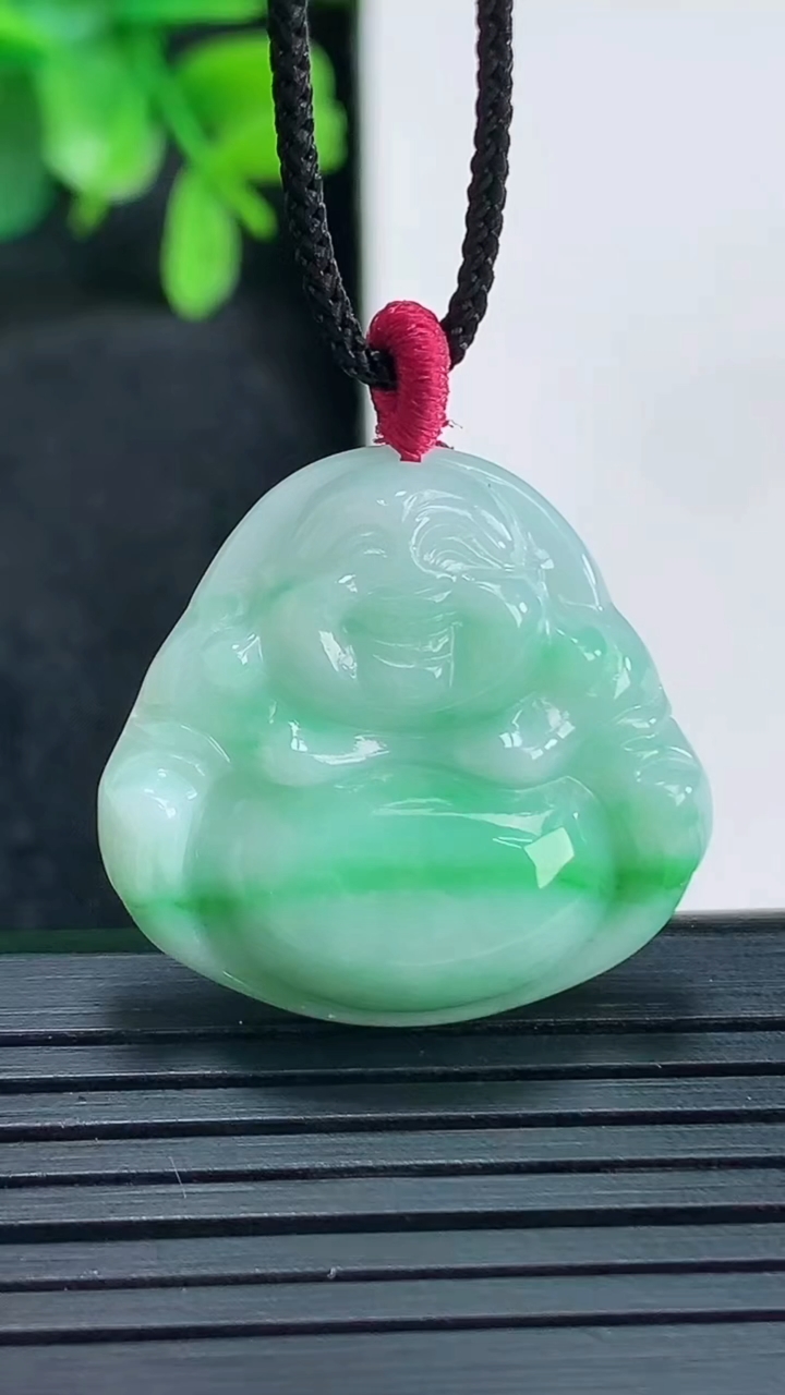 天然A货翡翠佛公吊坠尺寸25.5-26.7-6.1重量:6.83g
4月13日