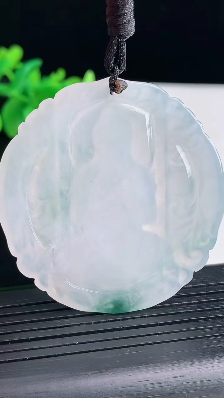 天然A货翡翠飘花阿弥陀佛吊坠，尺寸53-5重量:24.09g
4月13日