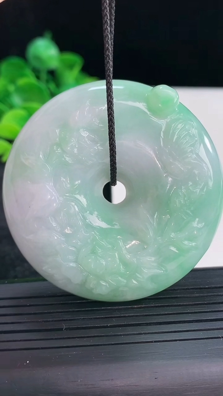 天然A货翡翠鸟语花香 平安扣吊坠尺寸55-12重:72.79g049
4月13日