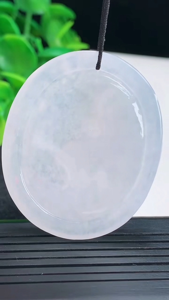 天然A货翡翠生肖虎吊坠尺寸48.7-40.9-6.1重量:24.82g
4月13日