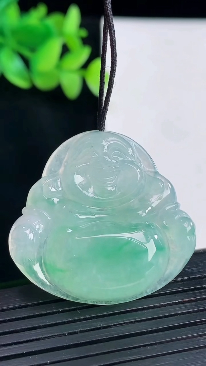 天然A货翡翠佛公吊坠，尺寸33.6-36-6重量:11.56g
4月13日