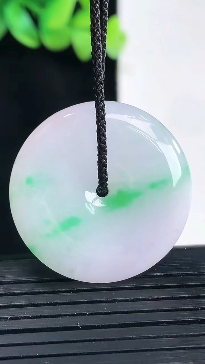 天然A货翡翠平安扣吊坠，尺寸31-5.8重量:11.72g
4月13日