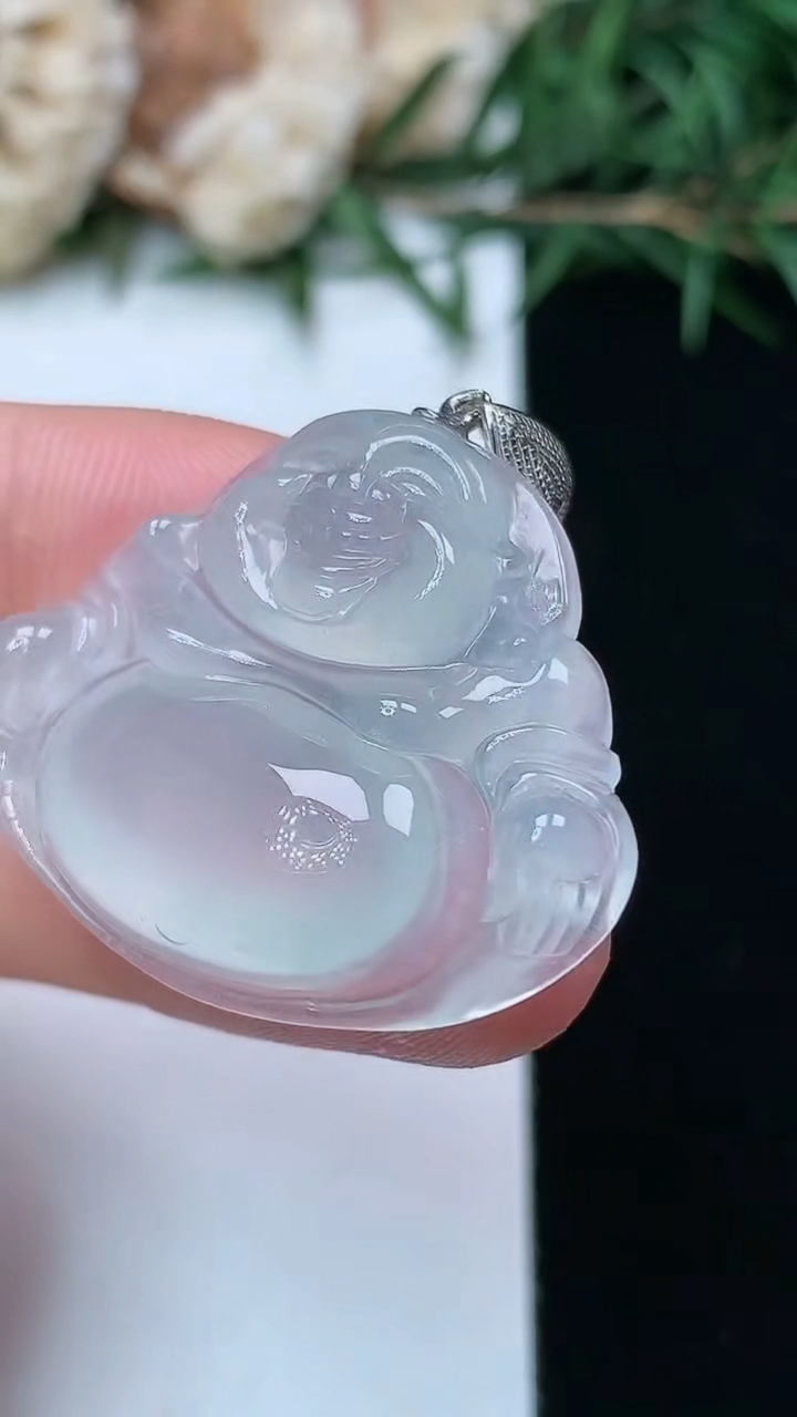 天然A货翡翠白冰佛公吊坠，尺寸25.2-30-6.5，重量:6.99g
4月13日