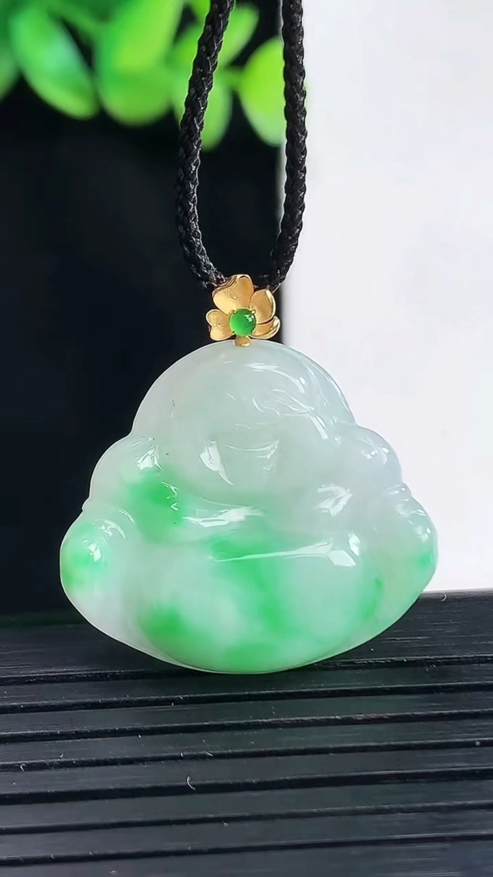 天然A货翡翠佛公吊坠，尺寸24-27-5重量:4.72g
4月13日