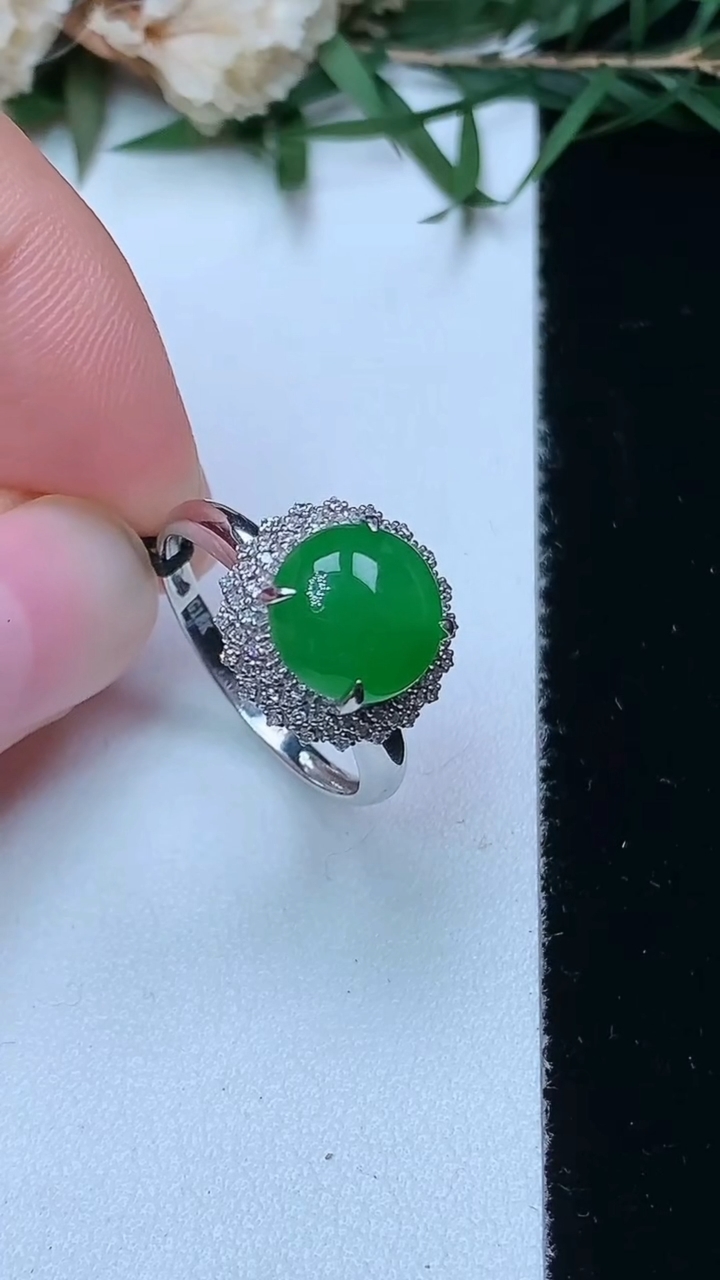 天然A货翡翠蛋面戒指，尺寸17-8.6，重量:2.97g2026年4月13日
工厂直销收藏佳品,种好