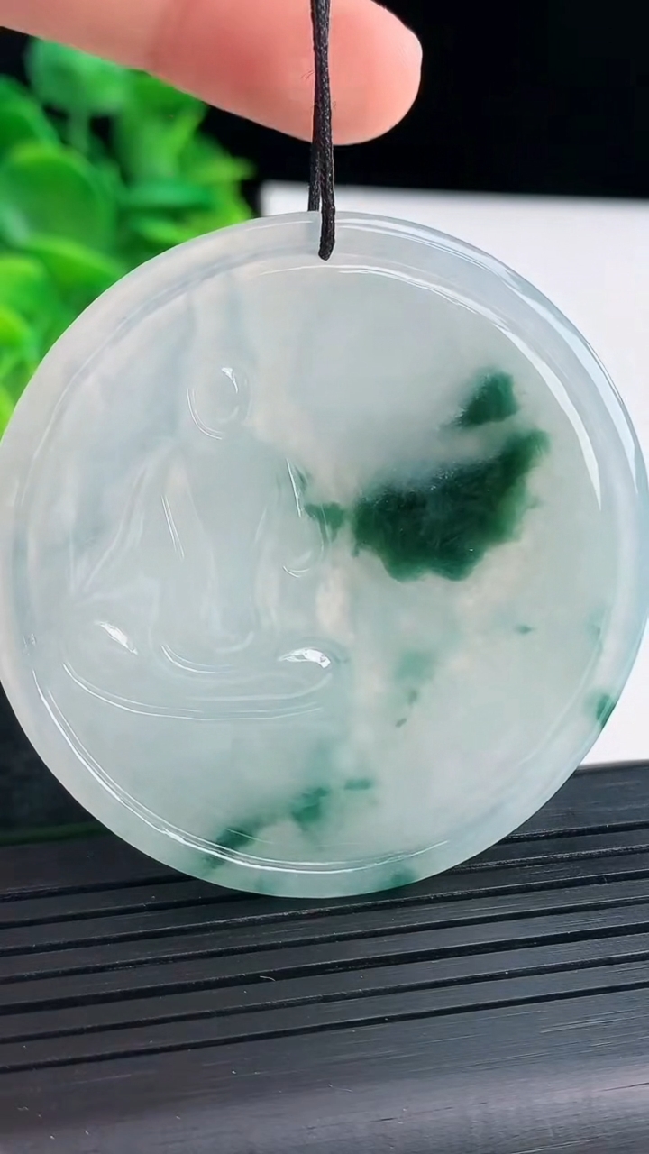 天然A货翡翠飘花祥龙观音菩萨吊坠尺寸52.3-5.4重量:31.22g
4月13日