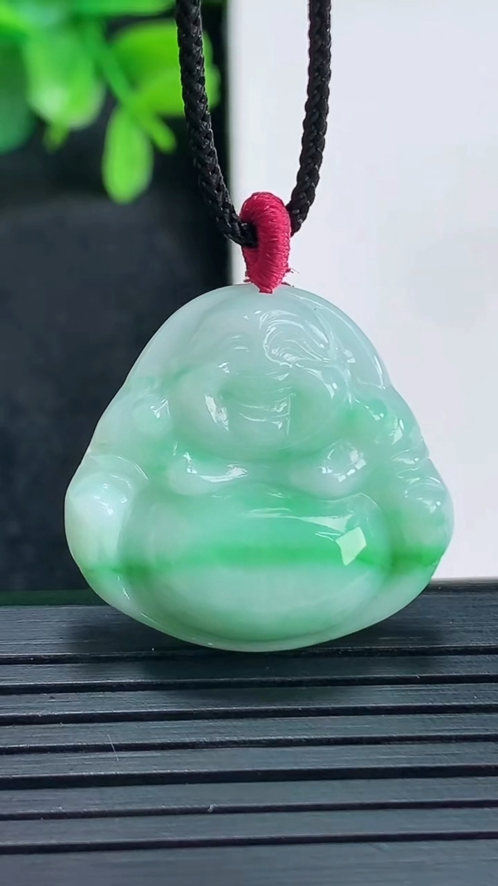 天然A货翡翠佛公吊坠尺寸25.5-26.7-6.1重量:6.83g
4月13日