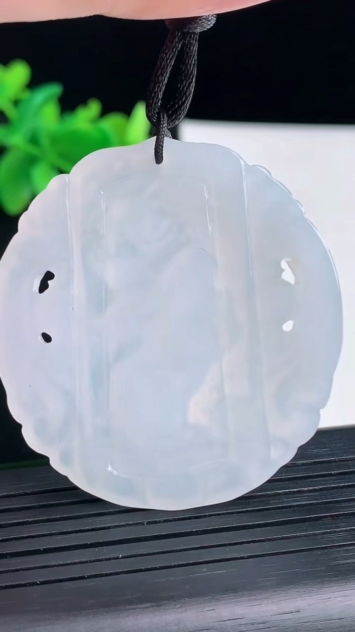 天然A货翡翠生肖兔吊坠，尺寸49-46.5-4重量:21.91g
4月13日