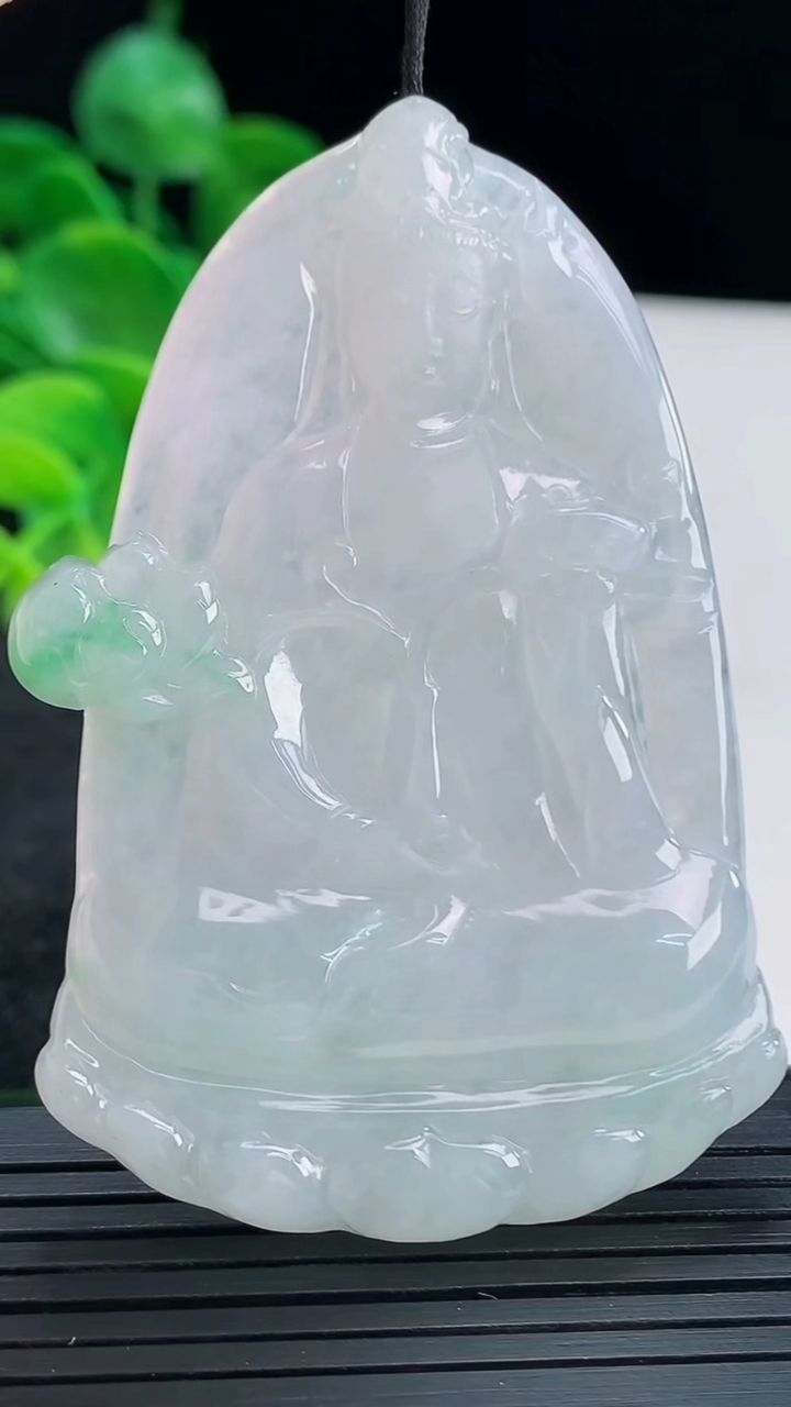 天然A货翡翠大势至菩萨吊坠尺寸64.9-43.5-6.5重量:35.30g
4月13日
