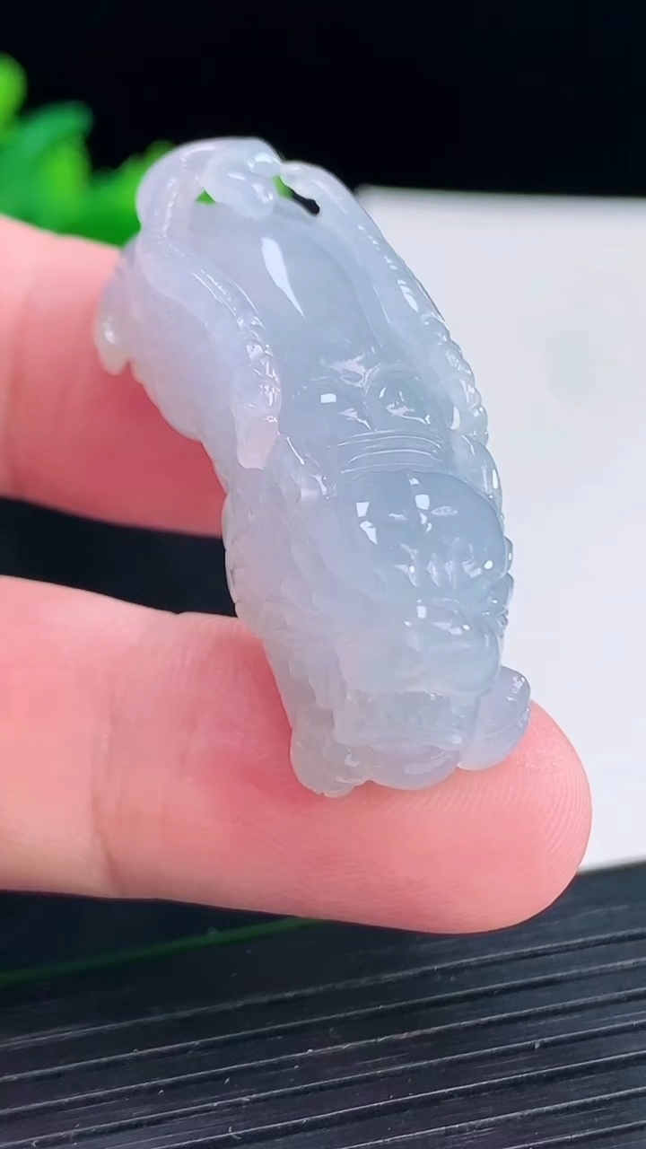 天然A货翡翠紫罗兰貔貅吊坠，尺寸39-13-18重量:20.64g
4月13日