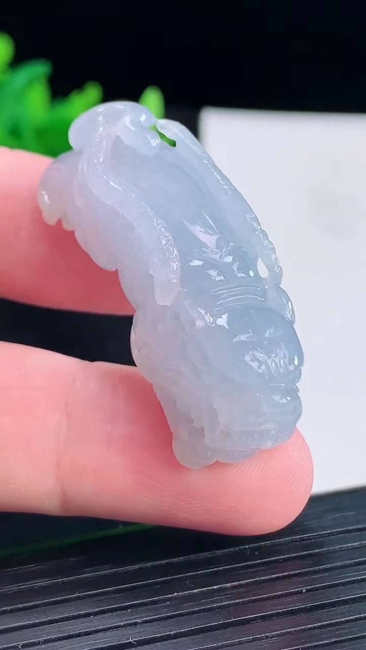 天然A货翡翠紫罗兰貔貅吊坠，尺寸39-13-18重量:20.64g
4月13日