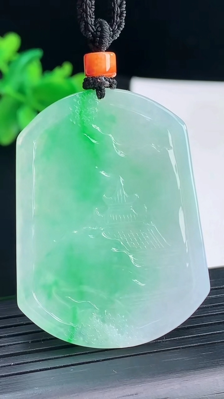 天然A货翡翠山水牌吊坠，尺寸48-36-5重量:21.77g
4月13日