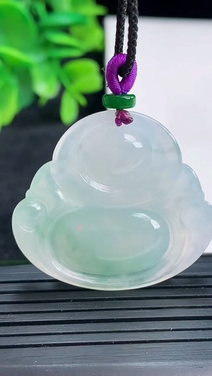 天然A货翡翠飘花佛公吊坠尺寸34-37.3-6.8重量:13.26g
4月13日