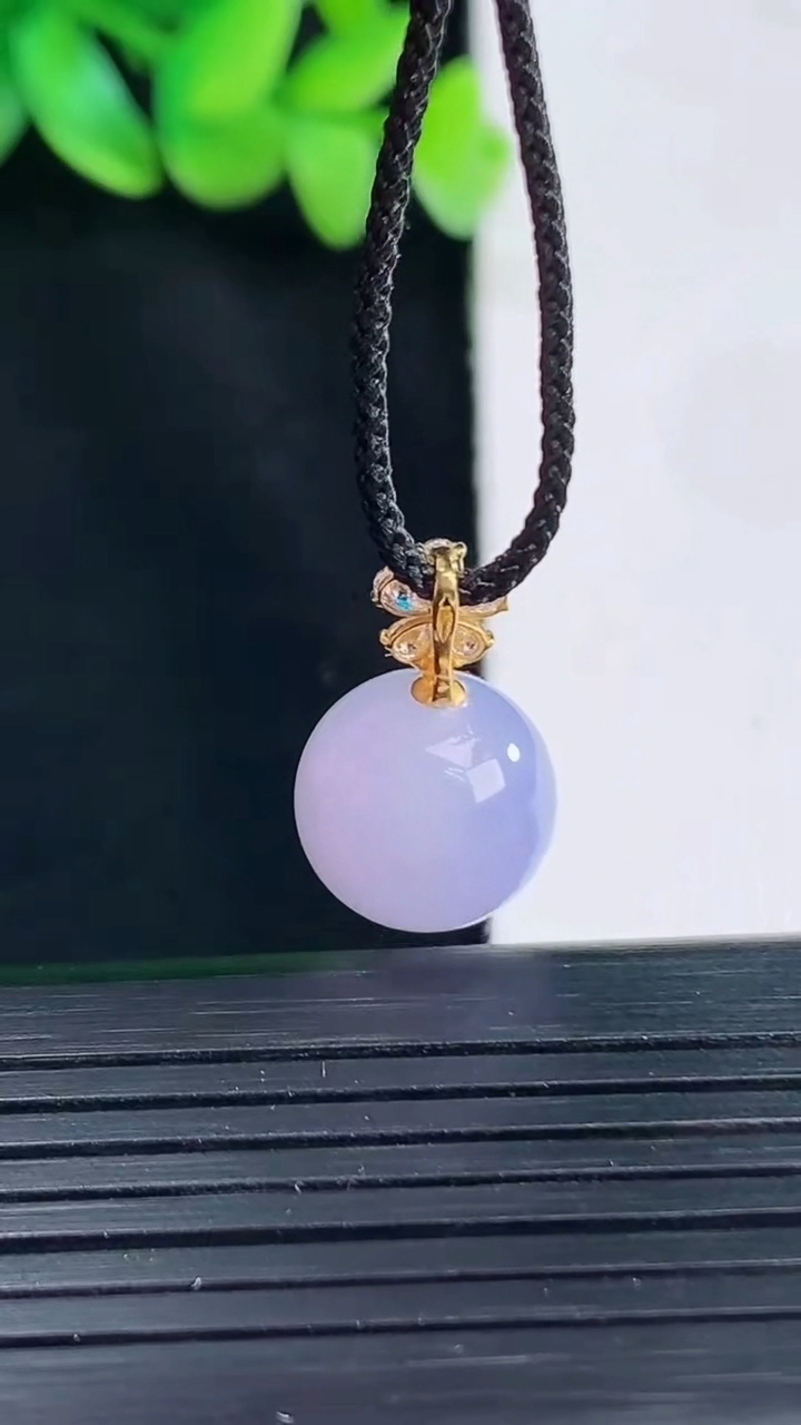 天然A货翡翠18k金紫罗兰圆珠吊坠，尺寸12.5重量:3.50g
4月13日