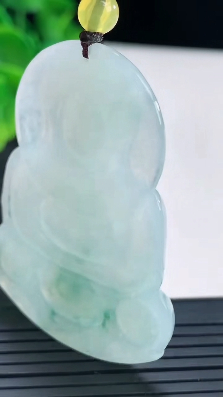 天然A货翡翠飘花观音菩萨吊坠尺寸55.4-39.5-5.4重量:22.03g
4月13日