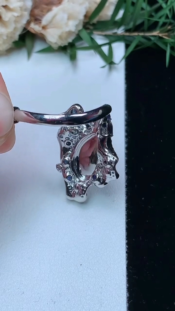 天然A货翡翠金枝玉叶 叶子戒指，尺寸19.4-15-7.5，重量:6.74g
4月13日