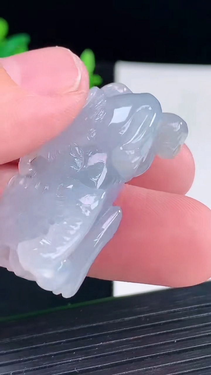 天然A货翡翠紫罗兰貔貅吊坠，尺寸39-13-18重量:20.64g
4月13日