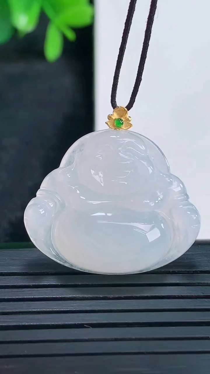 天然A货翡翠佛公吊坠尺寸26.9-28.3-5.3重量:5.02g
4月13日