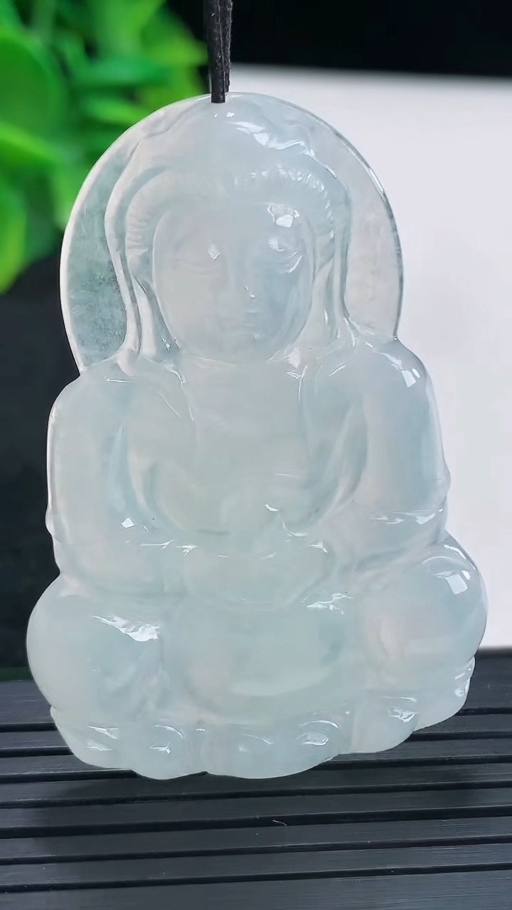 天然A货翡翠观音菩萨吊坠尺寸52.5-35.4-4.6重量:14.60g
4月13日