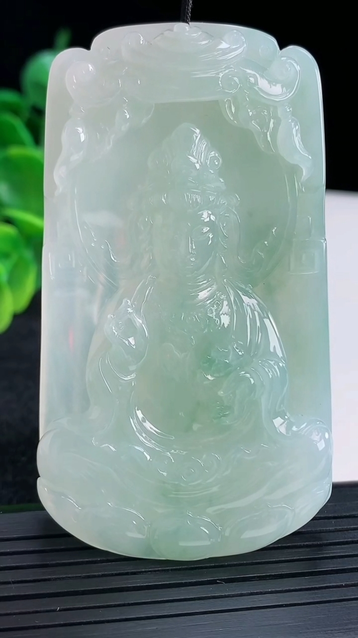 天然A货翡翠度母观音吊坠尺寸76-43.1-10.8重量:66.80g
4月13日