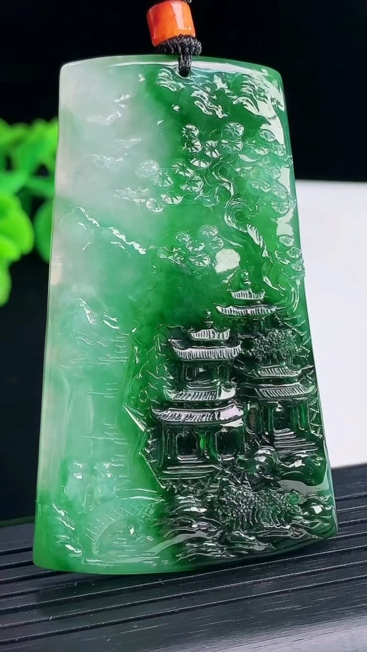 天然A货翡翠山水牌吊坠，尺寸68.6-42-6重量:40.56g
4月13日